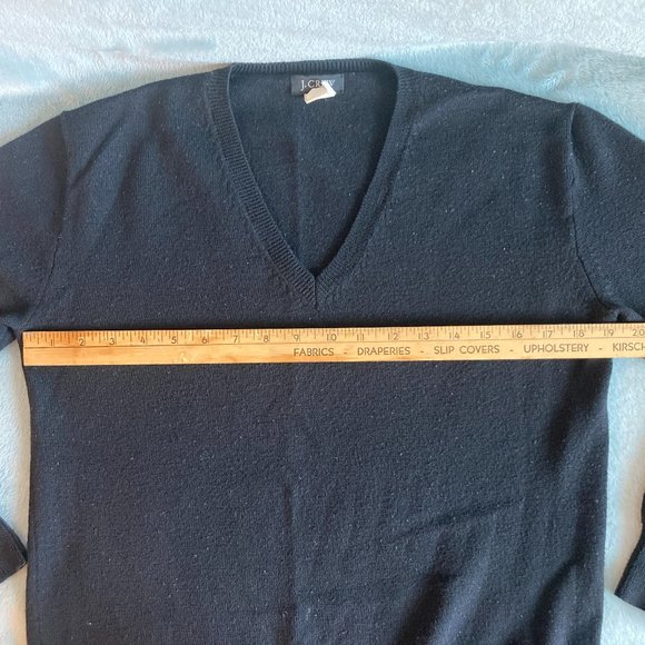 JCREW, womens v-neck wool sweater - Picture 6 of 7